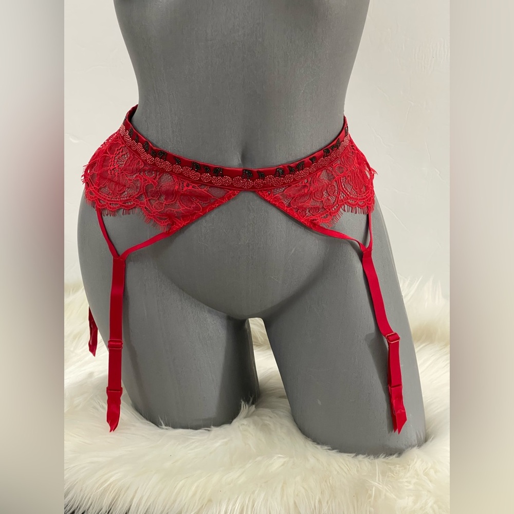 Victorias Secret Very Sexy Shine Chain Strap Lace Garter Belt. NWT